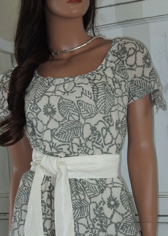 Grün - Cremefarbenes Sommerkleid Mit Bindegürtel von MartinaRModedesign