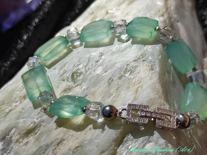 Armband Aus Aaa-Aqua-Chalzedon Mit Swarowski-Cubes | A 6 von MartinasKlunkers