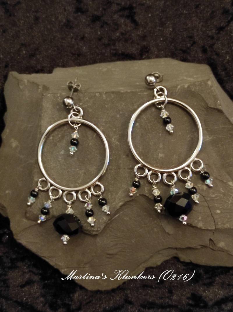 Ethno Chandelier-Ohrstecker Edelstahl Mit Schwarzen Und Klaren Kristallperlen | O 216 von MartinasKlunkers