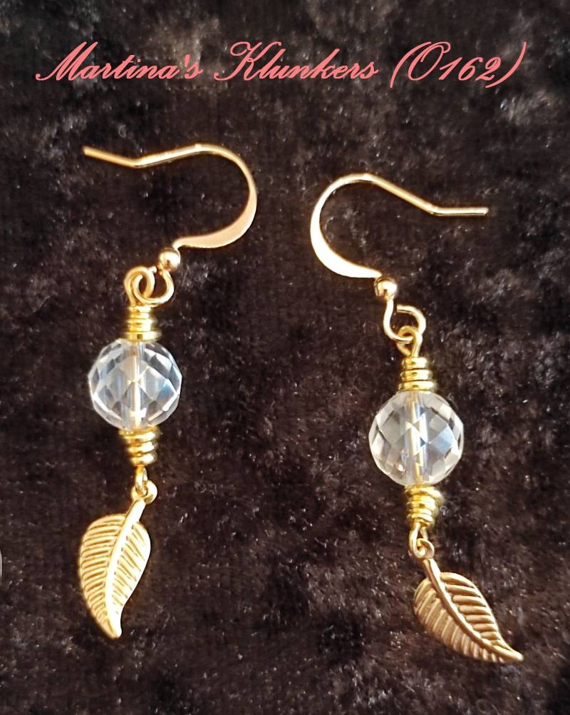 Hängeohrringe Mit Bergkristallperle Und Blättchenanhänger | O 162 von MartinasKlunkers
