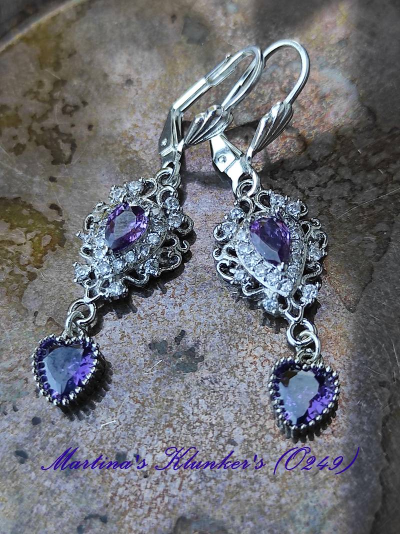 Lange Vintage-style-Ohrhänger Mit Lila Zirkonsteinchen | O 249 von MartinasKlunkers