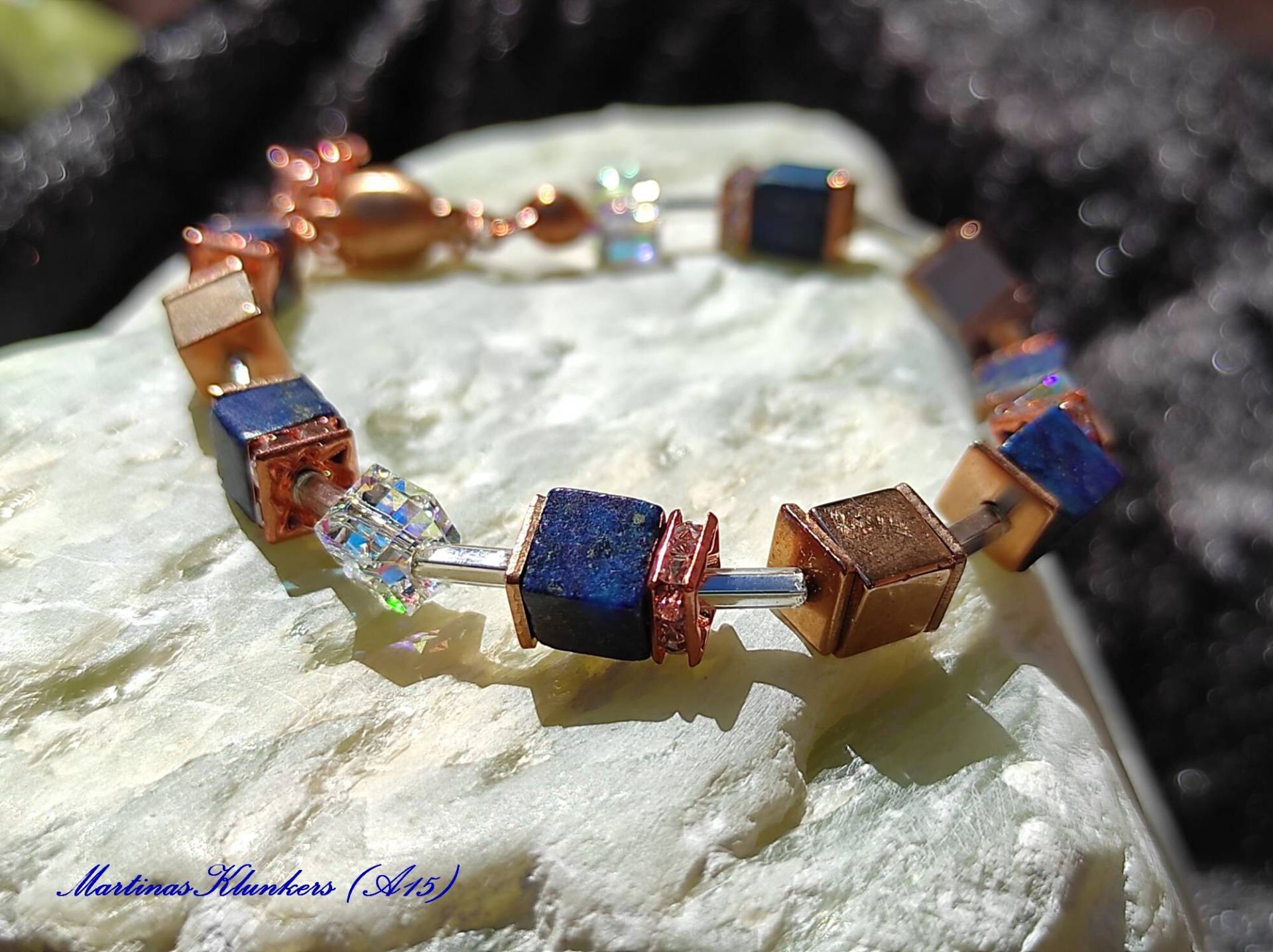 Lapislazuli-Würfelarmband Mit Swarovski | A15 von MartinasKlunkers