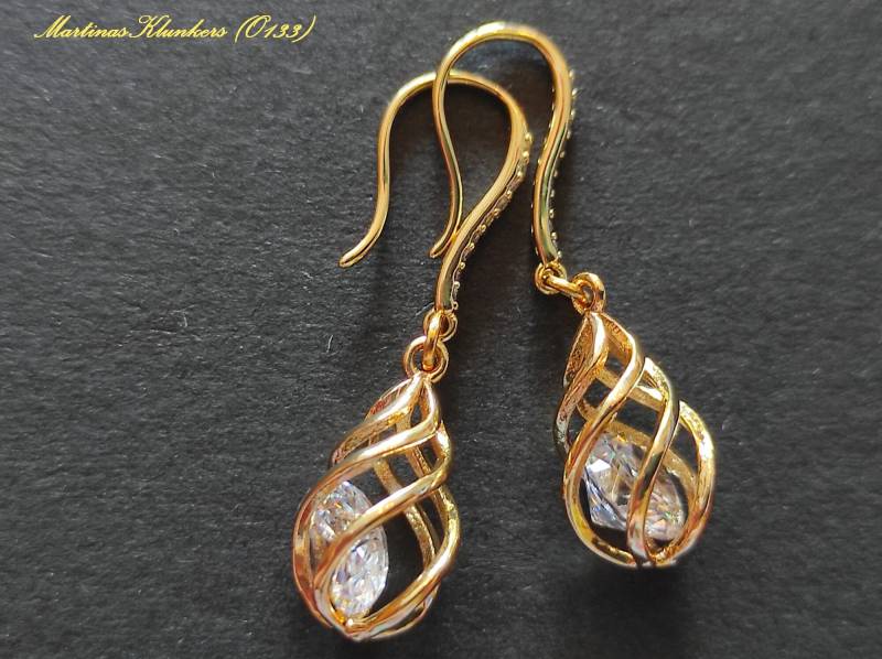 Ohrhaken Mit Filigraner Käfigperle Und Zirkon | O133 von MartinasKlunkers