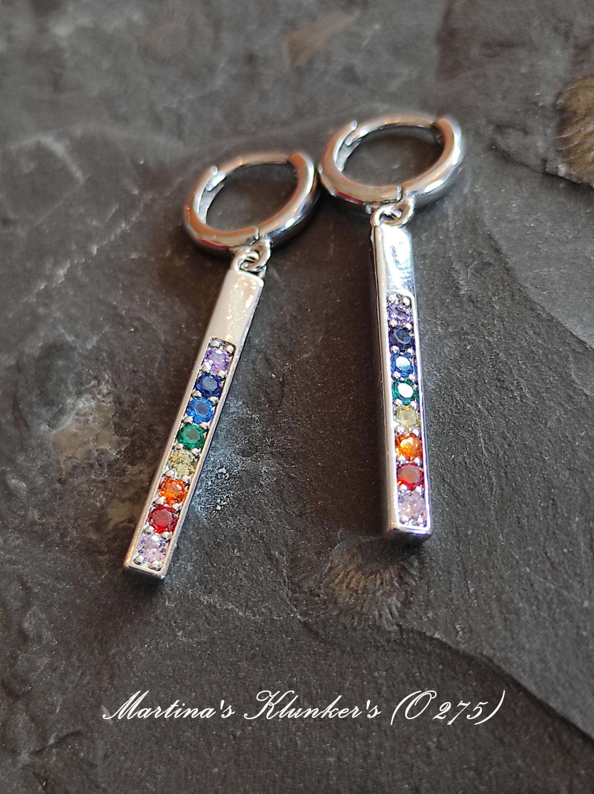 sterling-Silber Ohr-Huggies Mit Rechteckigem Bunten Zirkonpendel | O 275 von MartinasKlunkers