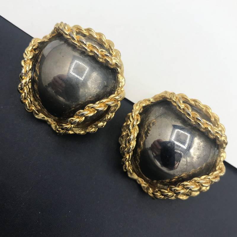 Norma Jean Designer Vintage Große Goldfarbene Metall Silber Grau Metallic Statement Ohrringe von MartiniMermaid