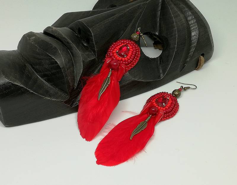 Echte Federohrringe, Natürliche Rote Koralle Ohrringe, Kristalle Festival Clubbing Schmuck, Perlenstickerei, Perlenstickerei von Martinia