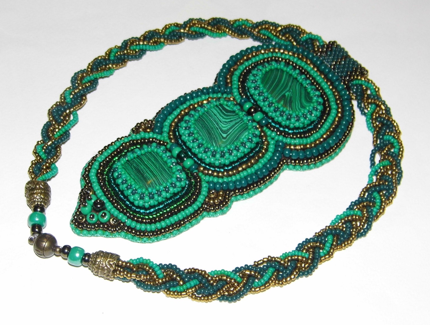 Perlen Malachit Halskette/Boho Chic Anweisung Anhänger Bead Stickerei Geschenk Für Ihr Wald Königin Perlen Malachit Halskette/Boho Chic Anweisung Anhänger Bead Stickerei Geschenk Für Ihr Wald Königin von Martinia