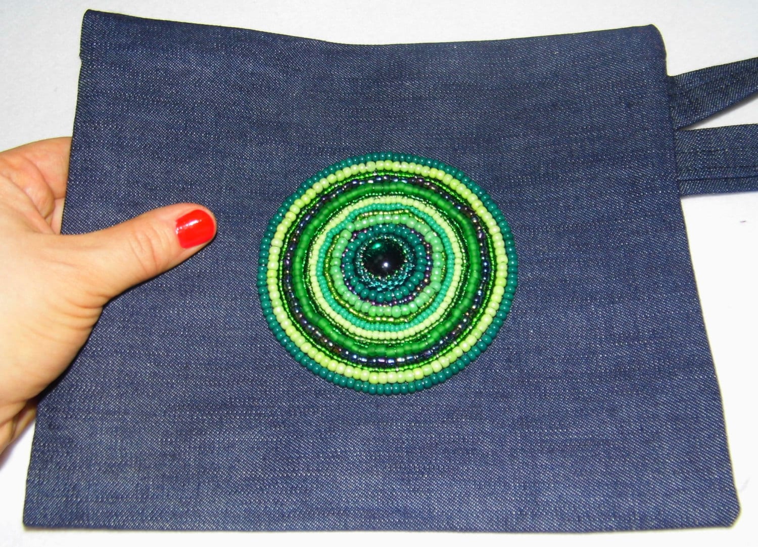 stickerei Auf Der Tasche/Denim Kupplung Mit Perlen Dekoration Geldbeutel Armband Ooak stickerei Auf Der Tasche/Denim Kupplung Mit Perlen Dekoration Geldbeutel Armband Ooak von Martinia