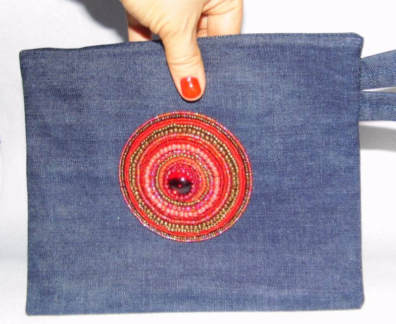 stickerei Auf Der Tasche/Denim Kupplung Mit Perlen Dekoration Geldbeutel Armband Ooak stickerei Auf Der Tasche/Denim Kupplung Mit Perlen Dekoration Geldbeutel Armband Ooak von Martinia