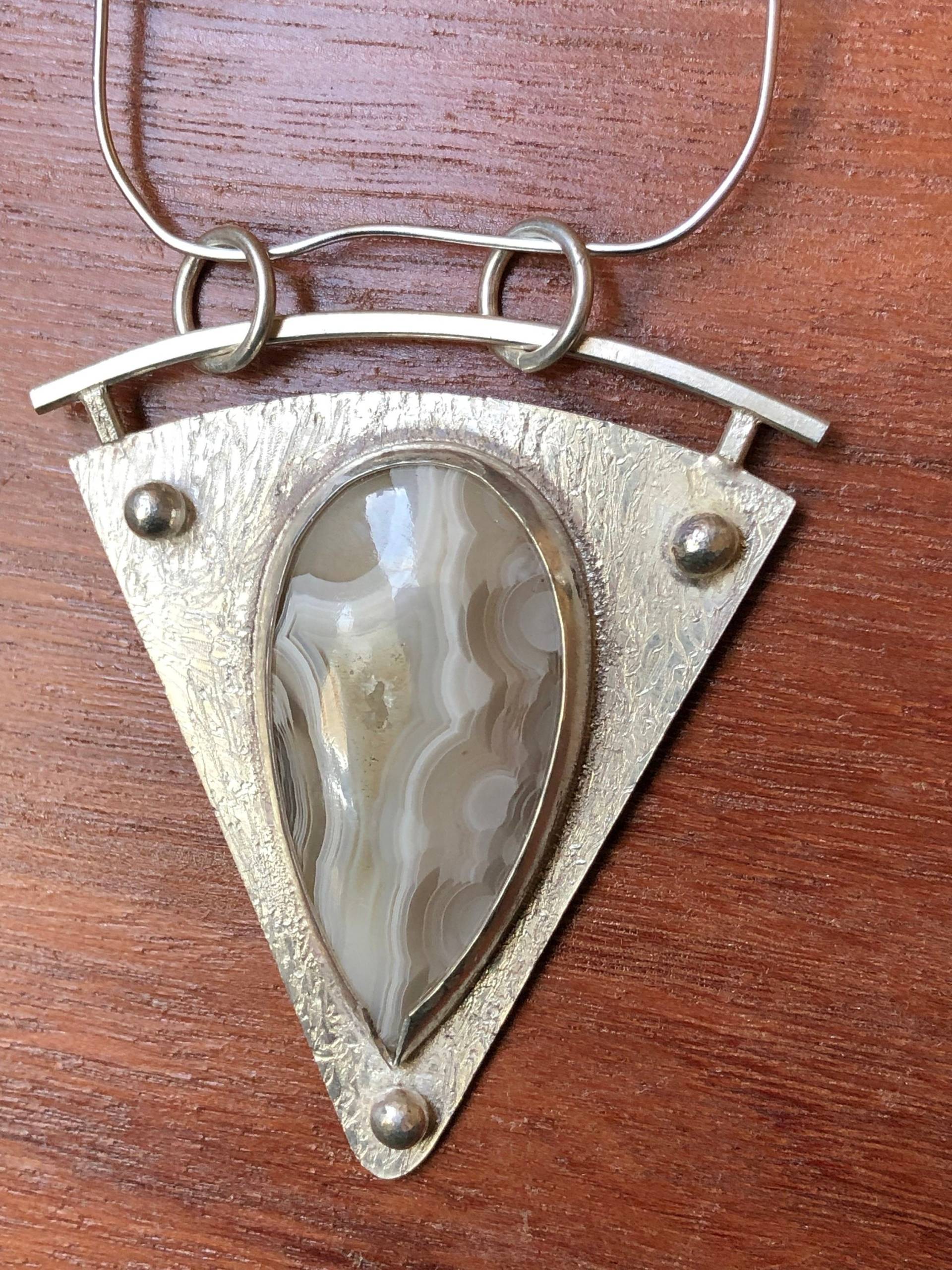 Weiß Gestreifter Achat Anhänger in Sterling Silber Weiß Gestreifter Achat Anhänger in Sterling Silber von MartinsJewelleryAU