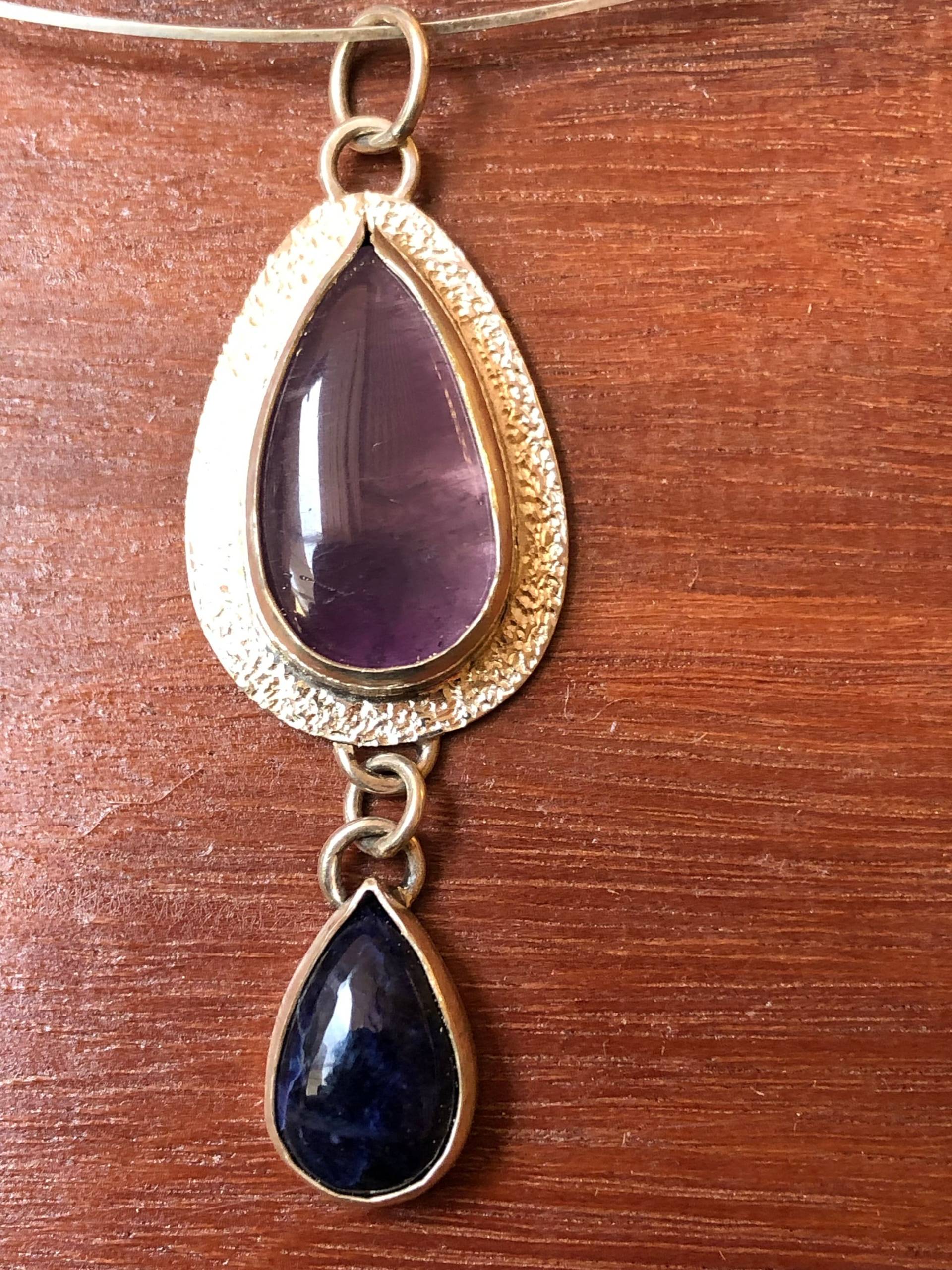 sterling Silber Anhänger Mit Einem Amethyst Und Lapislazuli Cabachons sterling Silber Anhänger Mit Einem Amethyst Und Lapislazuli Cabachons von MartinsJewelleryAU