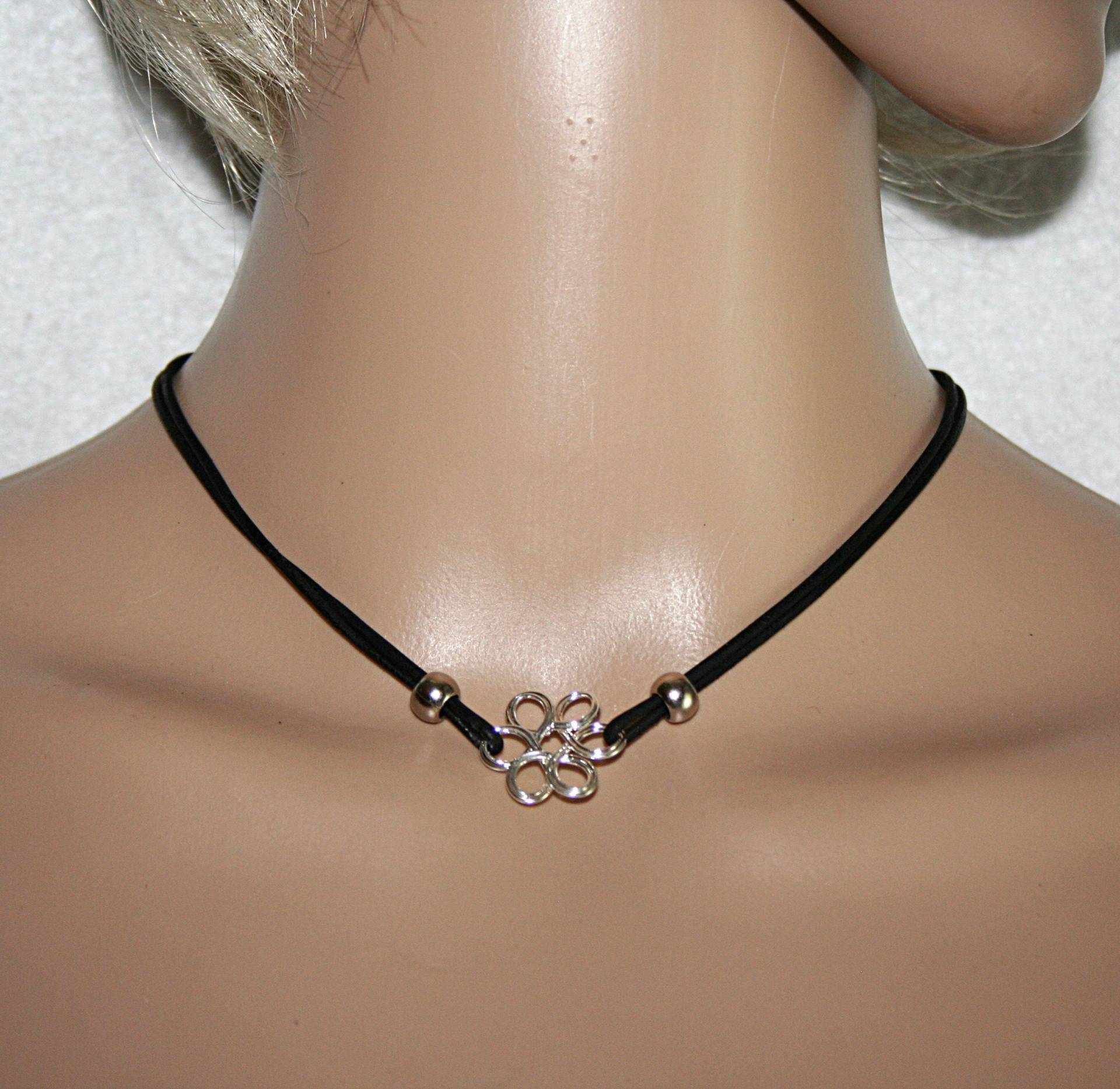 Blumenhalskette/Halskette Schwarz Retro-Halskette Damen Niedliche Lederhalskette Boho Blumenhalskette/Halskette Schwarz Retro-Halskette Damen Niedliche Lederhalskette Boho von MartuJewelry