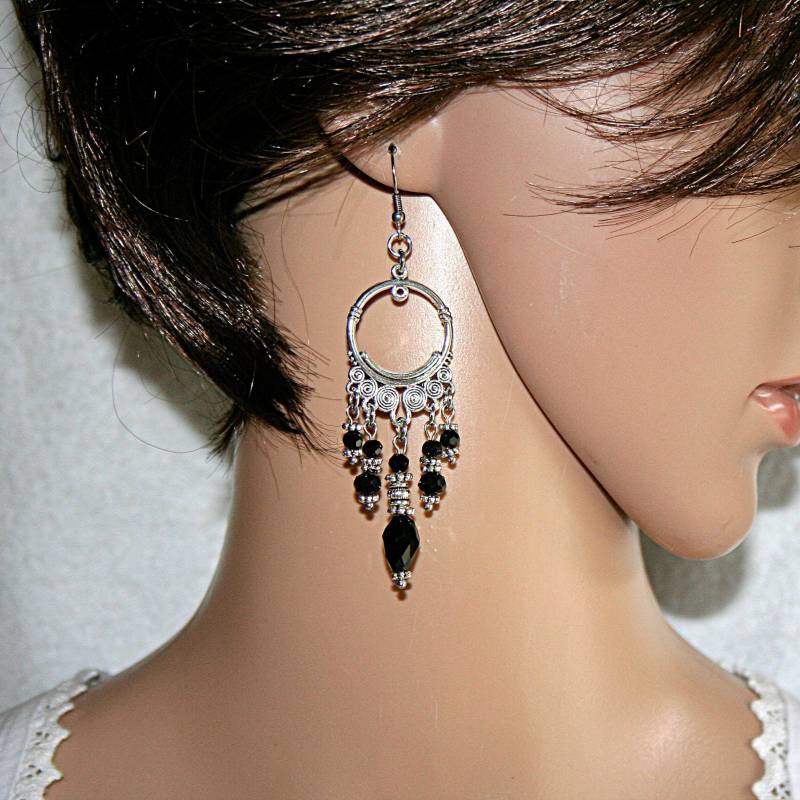 Chandelier Ohrringe Mit Schwarzen Glasperlen - Baumelnde Ohrhänger, Gothic Schmuck, Handgefertigt von MartuJewelry