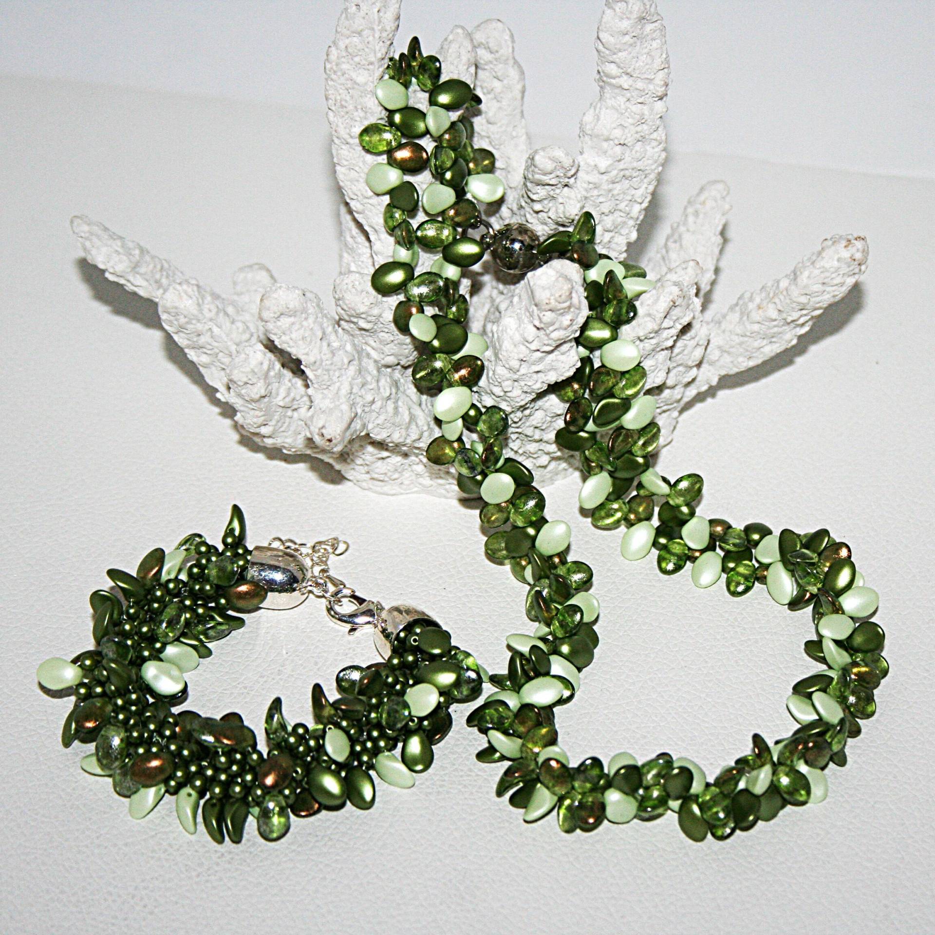 Perlenkette , Und Armband Schmuckset Perlenschmuck Braujungferntschmuck Grüne Perlenkette , Und Armband Schmuckset Perlenschmuck Braujungferntschmuck Grüne von MartuJewelry