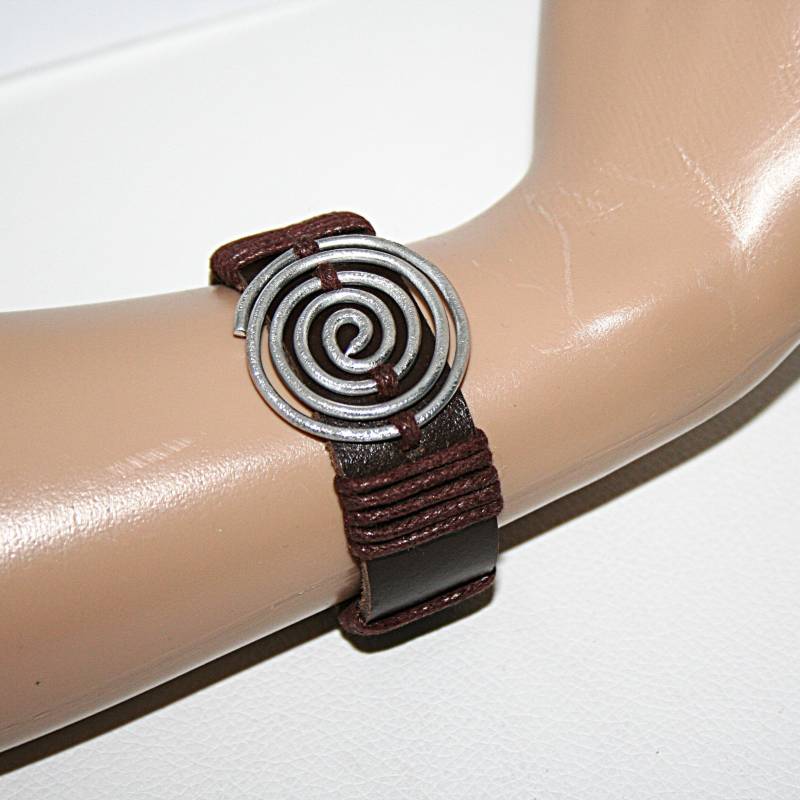 Spirale Am Lederarmband , Aluminium Armband Mit Spiral Anhänger Damen von MartuJewelry
