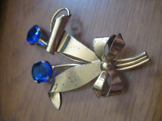 30S Riesige Gold Vermeil Blumen Brosche Mit Sapphire Straßsteinen 30S Riesige Gold Vermeil Blumen Brosche Mit Sapphire Straßsteinen von MartysGems