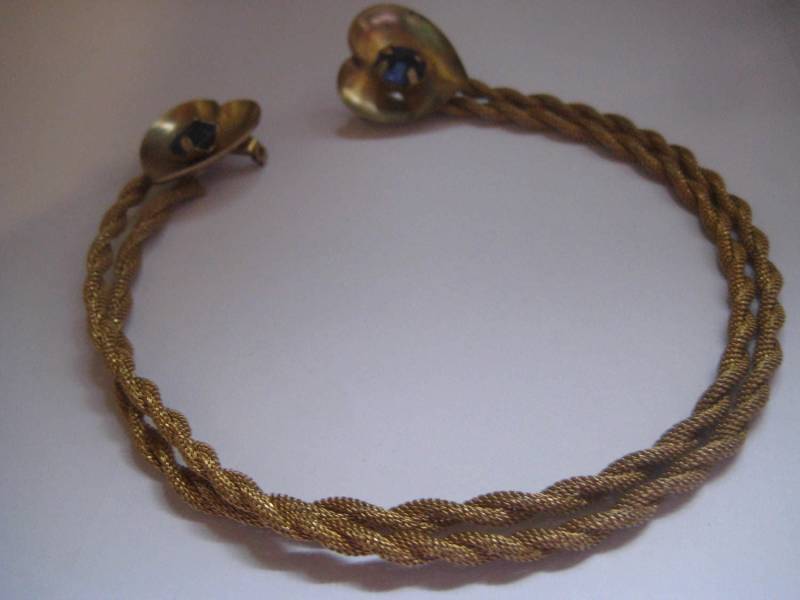 40Er Jahre Vintage Kragenbroschen Goldfarbene Doppelherzen, Saphirfarbene Strasssteine von MartysGems