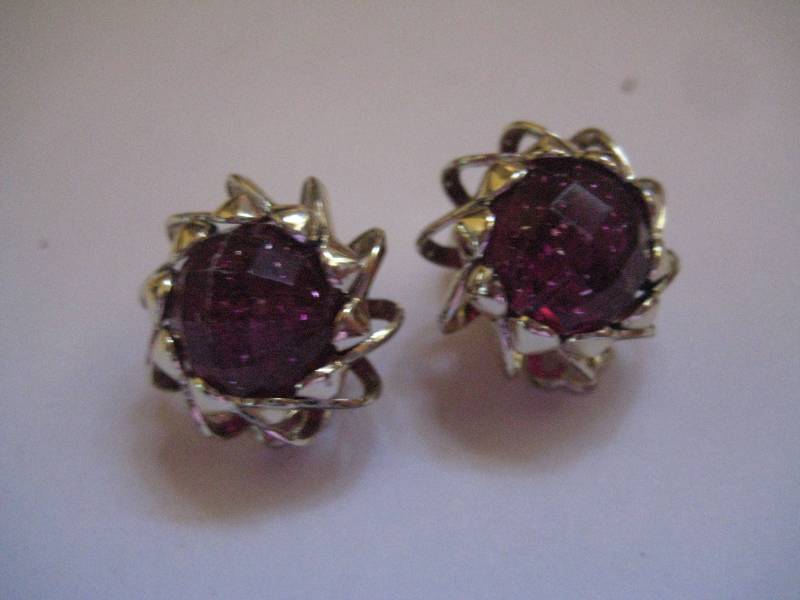 50Er Jahre Eingesperrt Fuchsie Kunststoff Clipback Ohrringe von MartysGems