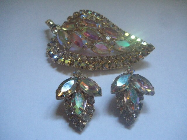 Crystal Ab Demi Parure Von Pin Und Ohrclips Delizza & Elster Verifiziert Crystal Ab Demi Parure Von Pin Und Ohrclips Delizza & Elster Verifiziert von MartysGems