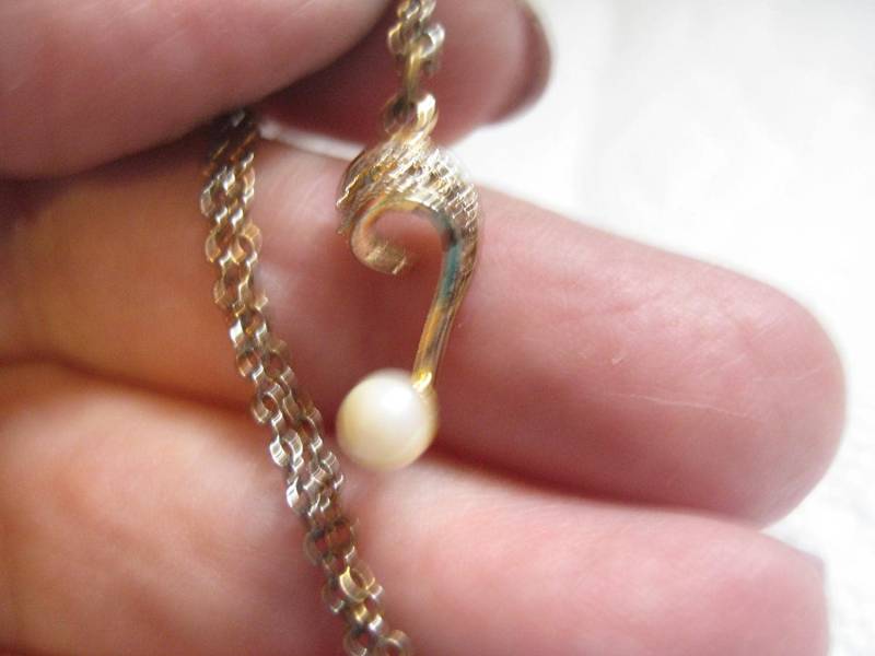 Echte 4mm Zuchtperle Anhänger Und Kette Aus Goldfarbenem Metall von MartysGems