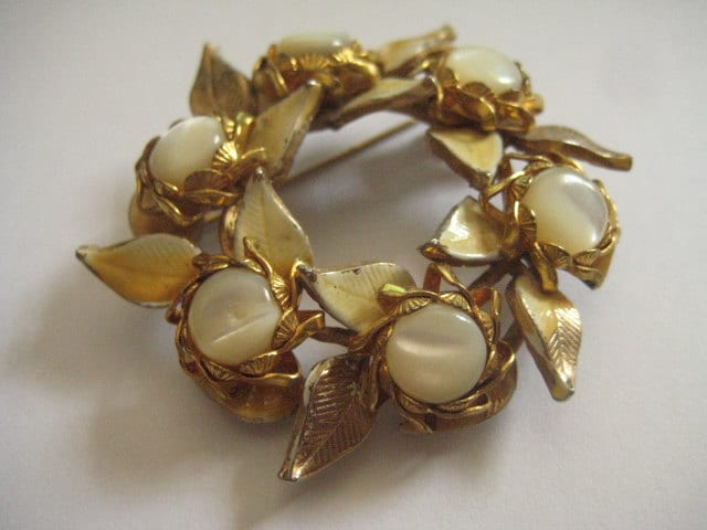 Har Mutter Der Perle Kranz Pin Mit Emaillierten Blättern von MartysGems