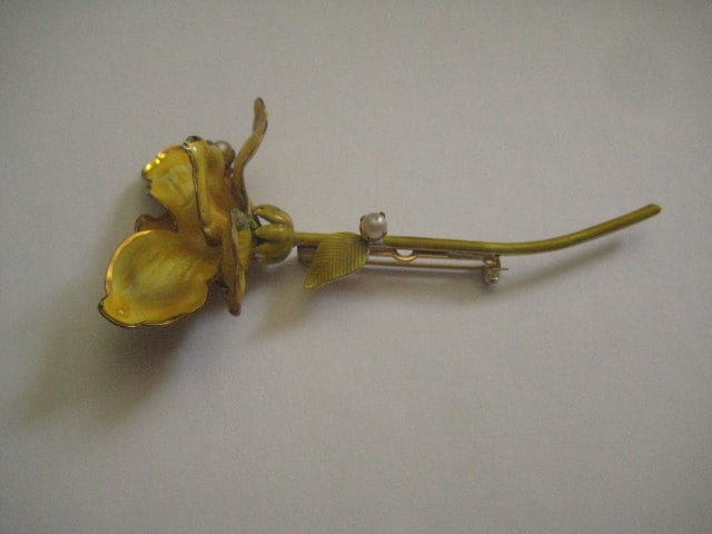 Original Von Robert 3-D-Gelbe Emaille Blume Pin von MartysGems