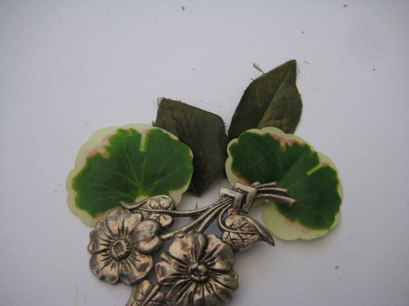 Unkas Versilberte Blume Pin - Vintage C-Clasp Brosche von MartysGems