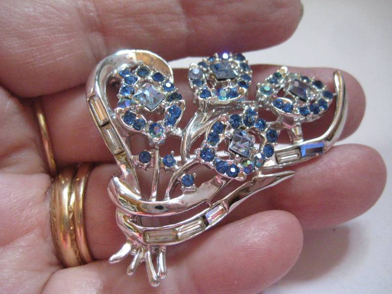 Unmarkierte Schönheit Strass Pin Leicht Saphir Mit Kristallsteinen in Floralem Design von MartysGems