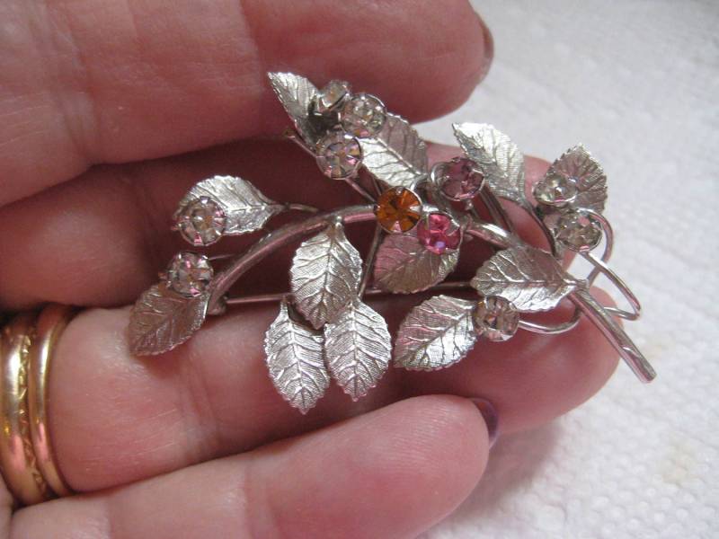 Van Lou Sterling Und Strass Rose Zweig Pin Mit Multi-Farbigen Steinen von MartysGems