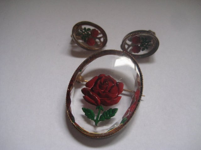 Zurück Geschnitzt Und Von Hand Bemalt Glas Cameo Pin Clipback Ohrringe Demi Parure von MartysGems