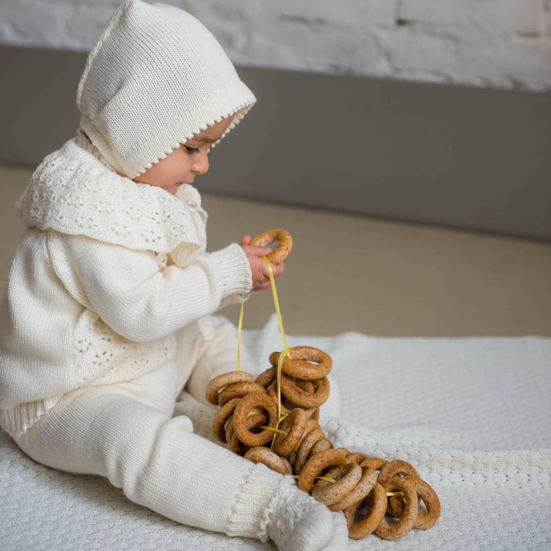 Baby Mütze Gestrickt Taufe Accessoire Neugeborene Säugling Foto Requisite Off-White Alle Größen Pixie Vintage Look von Marumakids