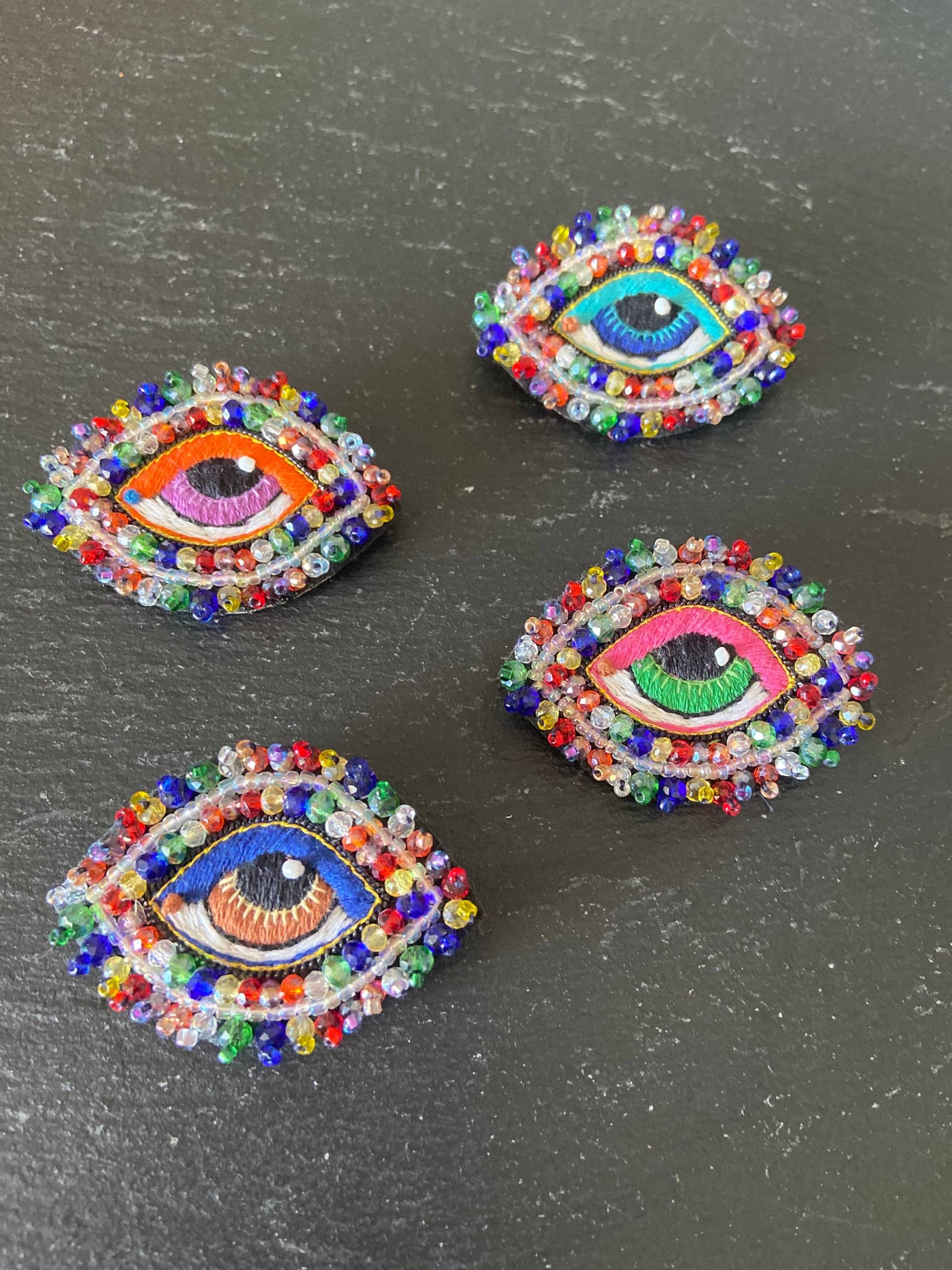 Brosche „Auge" Mit Perlen Bestickt, Verschiedene Farben, Handgefertigt von Maruschko