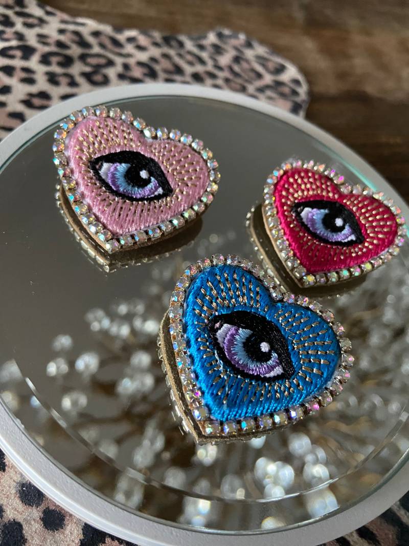 Gestickte Brosche „Herz Klein Mit Auge „ Strass-Rand, Verschiedenen Farben von Maruschko