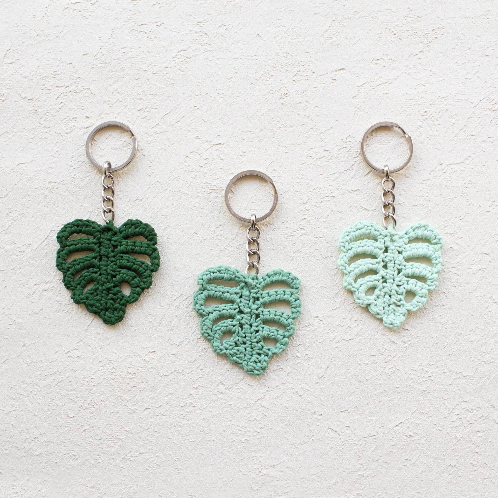 Monstera Blatt Schlüsselanhänger, Häkeln Blatt, Pflanze Liebhaber Geschenk, Charm, Brautjungfer Geschenke von MarushKnittedGoods