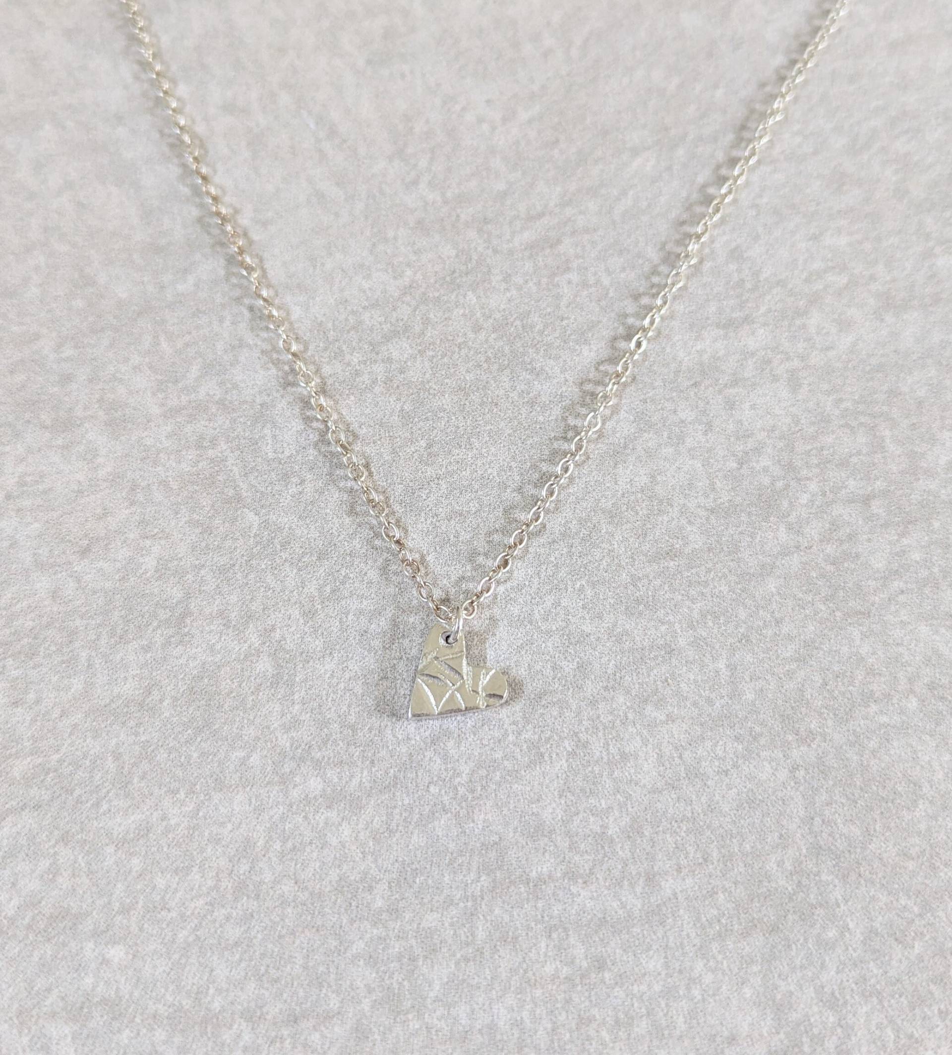 Strukturierte Fein Silber Herz Anhänger Halskette - Sterling Kette Strukturierte Fein Silber Herz Anhänger Halskette - Sterling Kette von MarvellousMarmalade