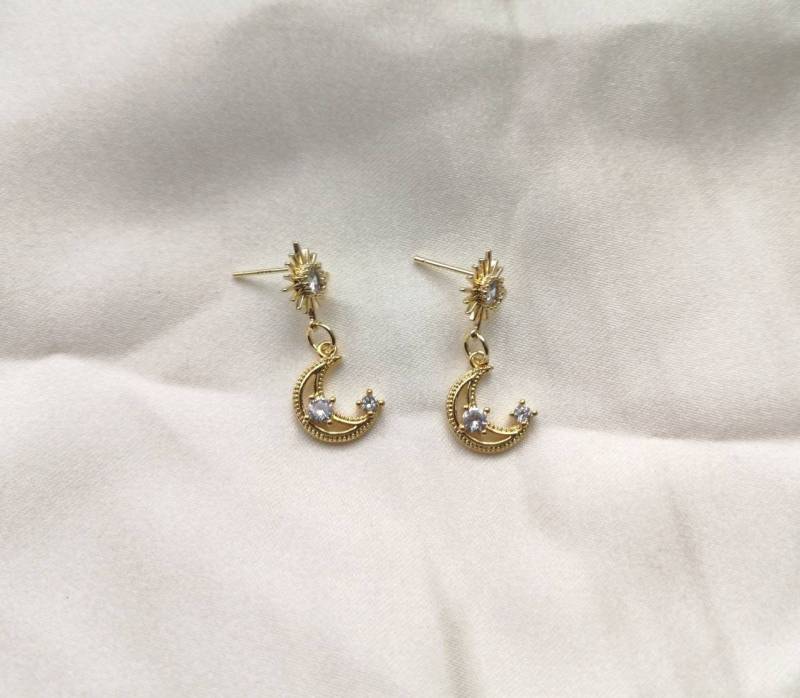 14K Gold Plated Cute Moon Star Studs Mond Stern Stecker Ohrringe Ohrhänger Earrings Birthday Gift Idea Golden Elegant Crystal Waterproof von MarvelousMaCreations