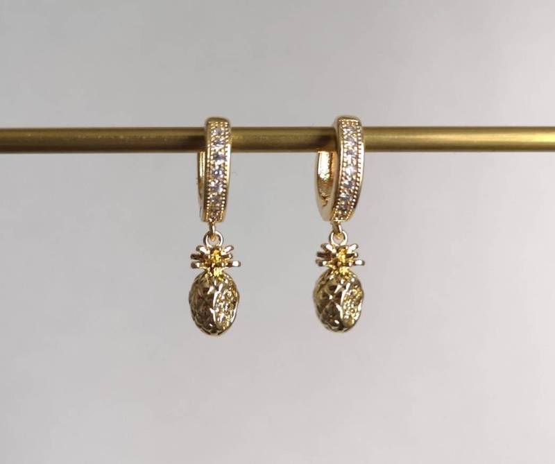 14K Gold Plated Golden Pineapple Fruit Earrings Huggie Hoops Huggies Ohrringe Ohrhänger Gift Idea Crystal Waterproof Jewelry Red von MarvelousMaCreations