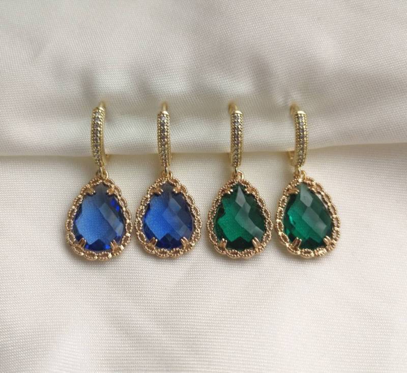 14K Gold Plated Green Blue Drop Shaped Crystal Huggie Hoops Huggies Earring Ohrringe Ohrhänger Earrings Golden Elegant Waterproof Zirkonia von MarvelousMaCreations