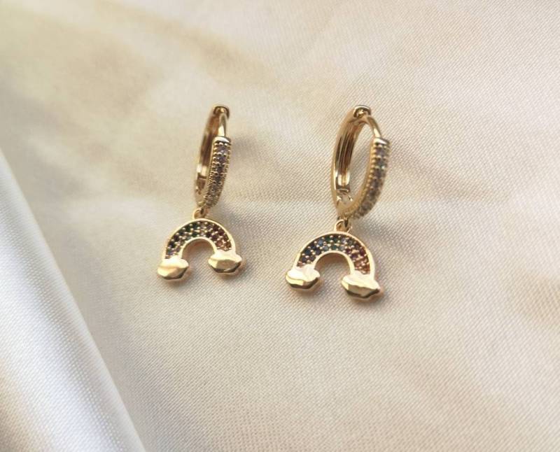 14K Gold Plated Rainbow Earrings Huggie Hoops Rainbows Huggies Ohrringe Ohrhänger Gift Idea Golden Crystal Waterproof Jewelry von MarvelousMaCreations
