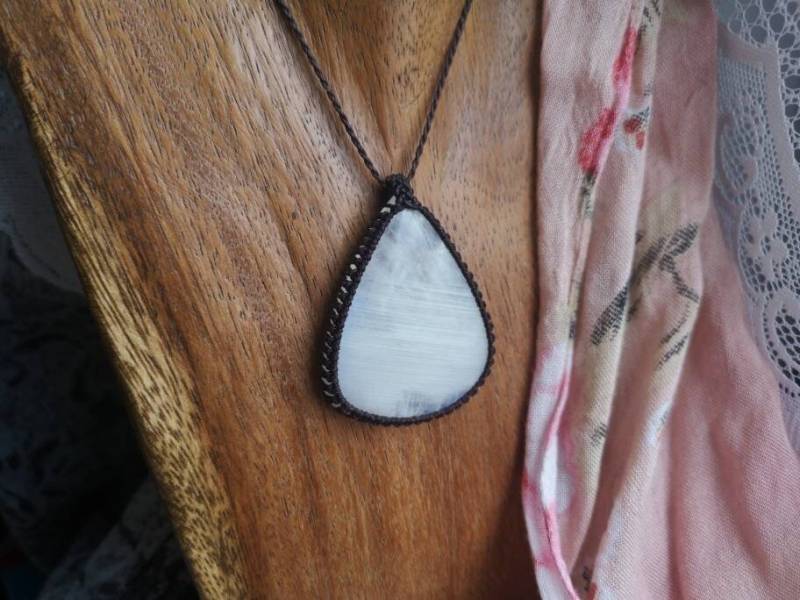 Big Moonstone Kette Anhänger Macrame Makramee Macramee Crystal Edelstein Heilstein Heilung Labradorite Boho Moonstone Mondstein Hippie Wicca von MarvelousMaCreations