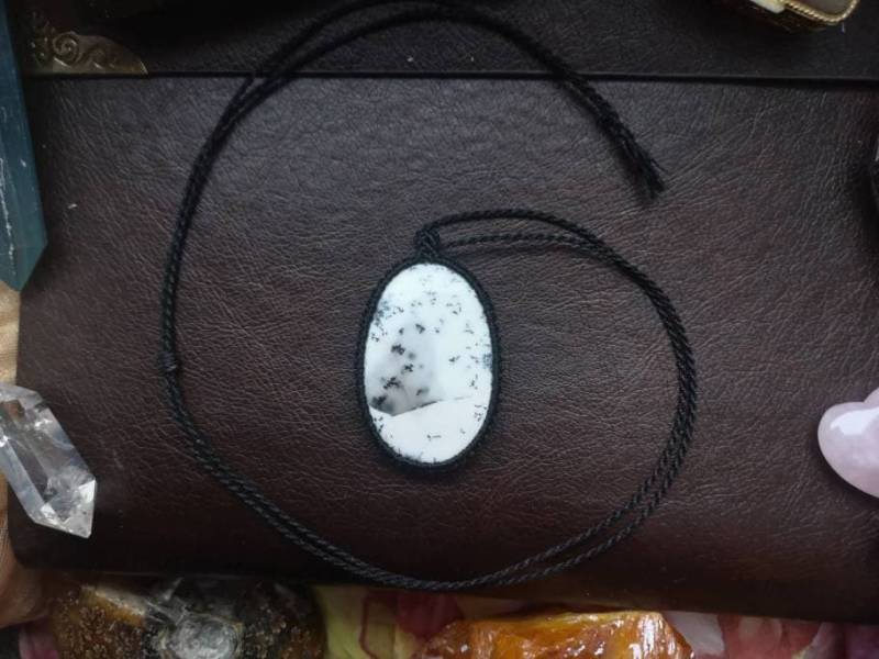 Dendrit-Opal Makramee Kette Anhänger Macrame Macramee Edelstein Heilstein Heilung Dendrite Opal Unisex Men Women Hippie Boho Necklace Gift von MarvelousMaCreations