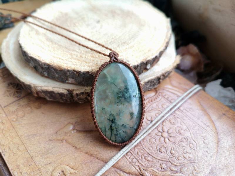 Huge Rutil Prehnit Rutile Prehnite Kette Anhänger Macrame Makramee Macramee Crystal Natural Edelstein Heilung Geschenk Hippie Boho Heilstein von MarvelousMaCreations