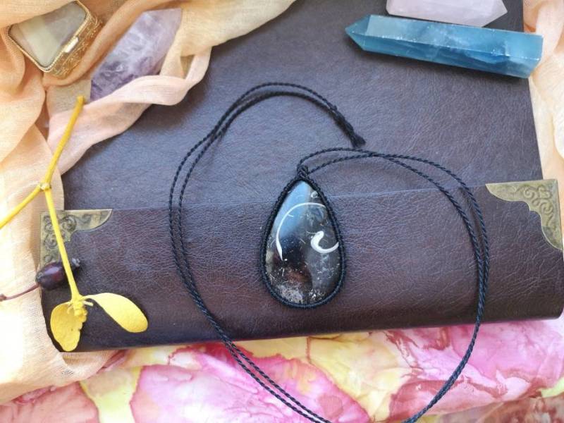 Huge Turitella Agate Fossil Achat Heilstein Kette Anhänger Crystal Edelstein Heilung Geschenk Hippie Macramee Macrame Makramee Muttertag von MarvelousMaCreations