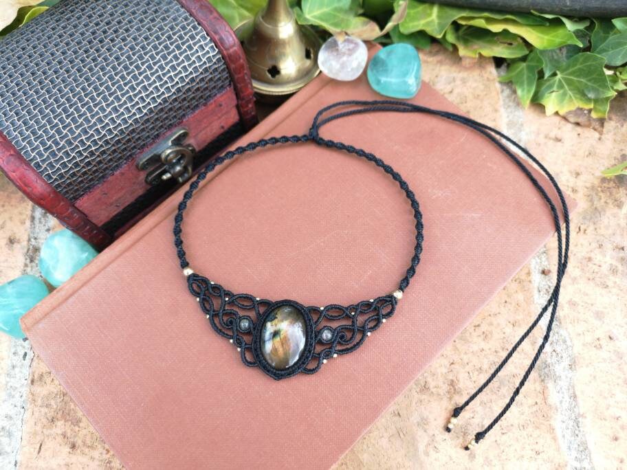 Kette Anhänger Collier Macrame Makramee Macramee Crystal Edelstein Heilstein Heilung Labradorit Labradorite Green Yellow Stone Black Cord Kette Anhänger Collier Macrame Makramee Macramee Crystal Edelstein Heilstein Heilung Labradorit Labradorite Green Yellow Stone Black Cord von MarvelousMaCreations
