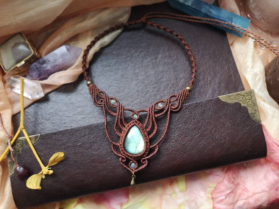 Kette Anhänger Collier Macrame Makramee Macramee Crystal Edelstein Heilstein Heilung Labradorit Labradorite Hippie Moon Stone Mondstein Boho Kette Anhänger Collier Macrame Makramee Macramee Crystal Edelstein Heilstein Heilung Labradorit Labradorite Hippie Moon Stone Mondstein Boho von MarvelousMaCreations