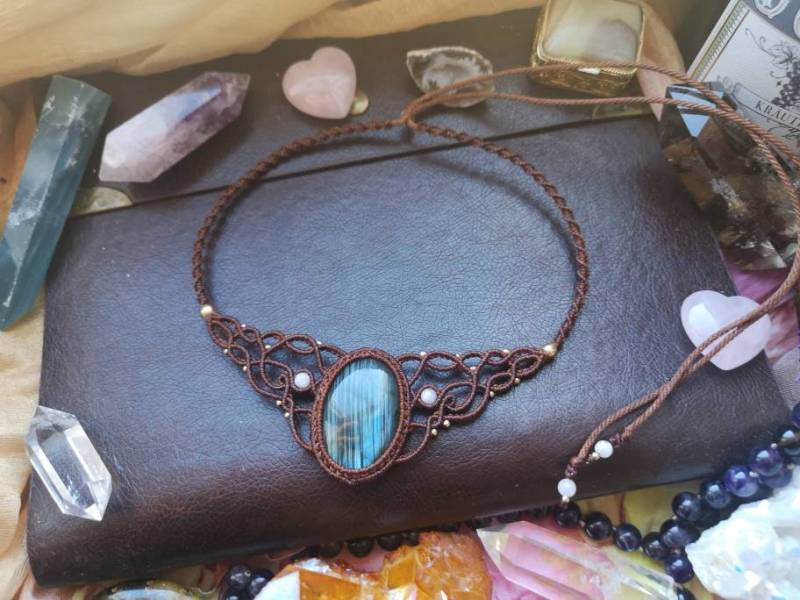 Kette Anhänger Collier Macrame Makramee Macramee Crystal Edelstein Heilstein Heilung Labradorit Moon Stone Labradorite Mondstein Grün Braun von MarvelousMaCreations