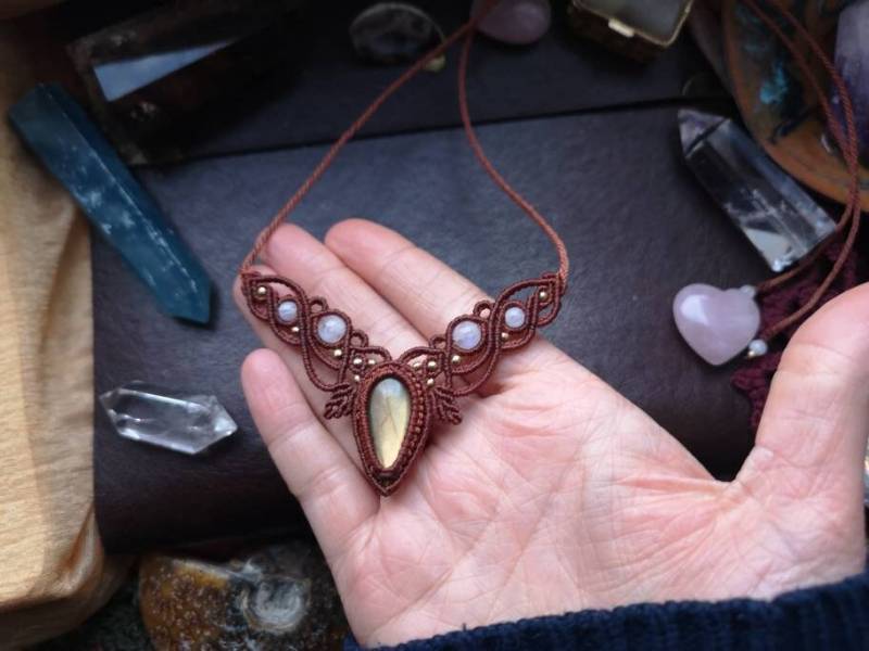 Kleine Kette Anhänger Collier Macrame Makramee Macramee Crystal Edelstein Heilstein Heilung Labradorit Labradorite Moon Stone Mondstein Mond von MarvelousMaCreations