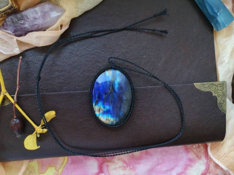 Labradorit Kette Anhänger Macrame Makramee Macramee Crystal Edelstein Heilstein Heilung Labradorite Hippie Witchy Gift Mother Big Dark Blue von MarvelousMaCreations