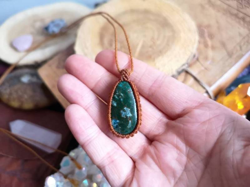 Malachit Azurite Heilstein Kette Anhänger Macrame Makramee Macramee Crystal Malachite Green Natural Edelstein Heilung Geschenk Hippie Boho von MarvelousMaCreations