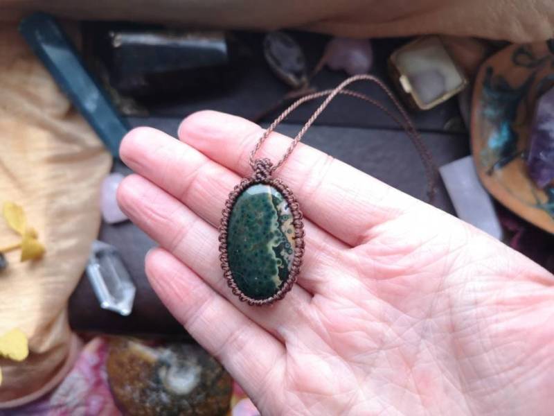 Ocean Ozean Jasper Jaspis Heilstein Kette Anhänger Macrame Makramee Macramee Crystal Natural Edelstein Heilung Geschenk Hippie Wicca Green von MarvelousMaCreations